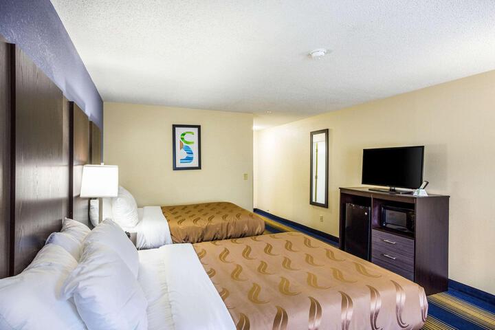 Standard Room, King or Two Doubles (7 of 8)