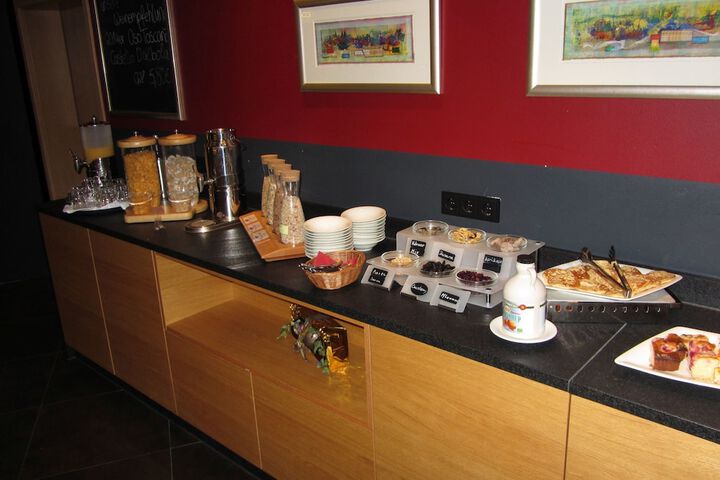 Breakfast/Coffee Service 32 of 48
