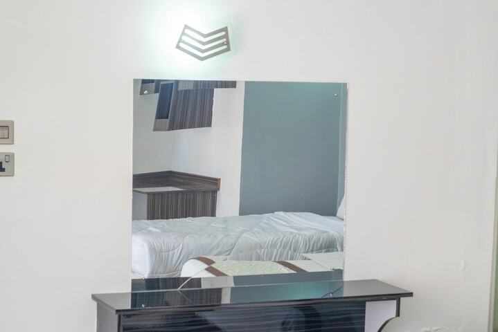 Room 4 of 37
