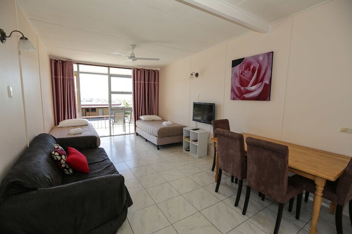 Room 3 of 32