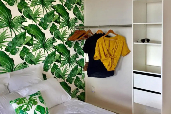 Room 4 of 9