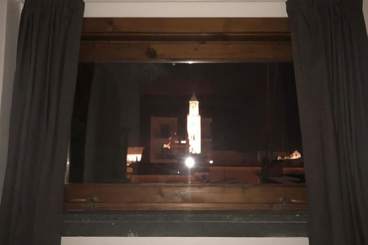 Room 2 of 6