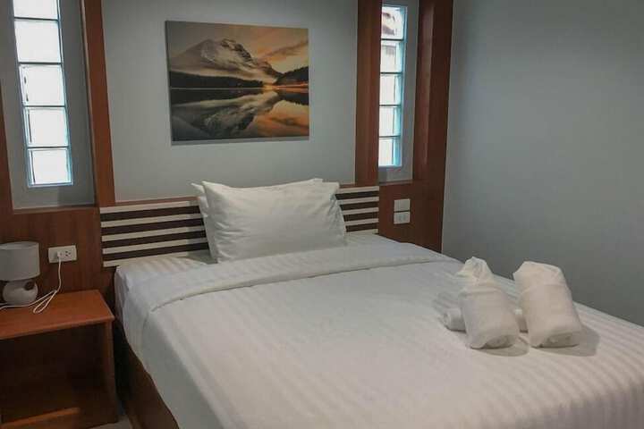 Room 8 of 86