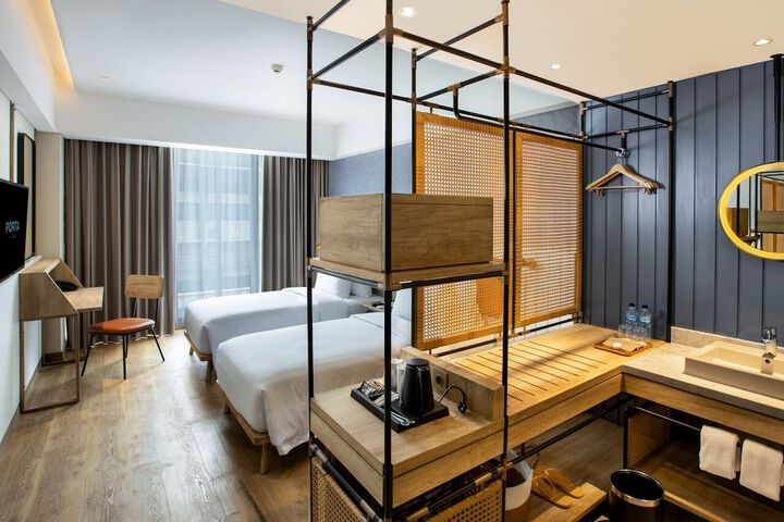 Room 14 of 23