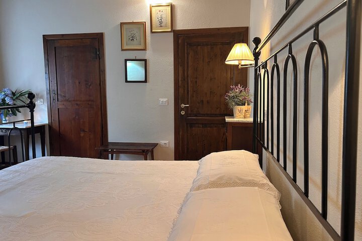 Room 32 of 157
