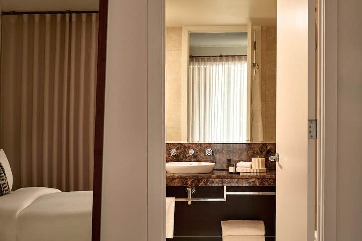 Room 63 of 154