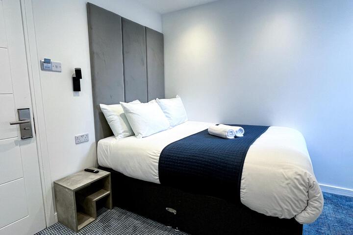 Room 2 of 6