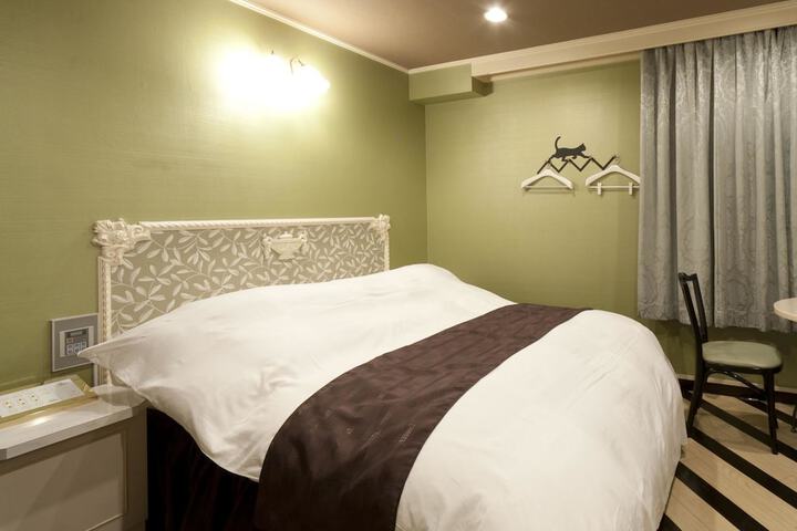 Room 11 of 25