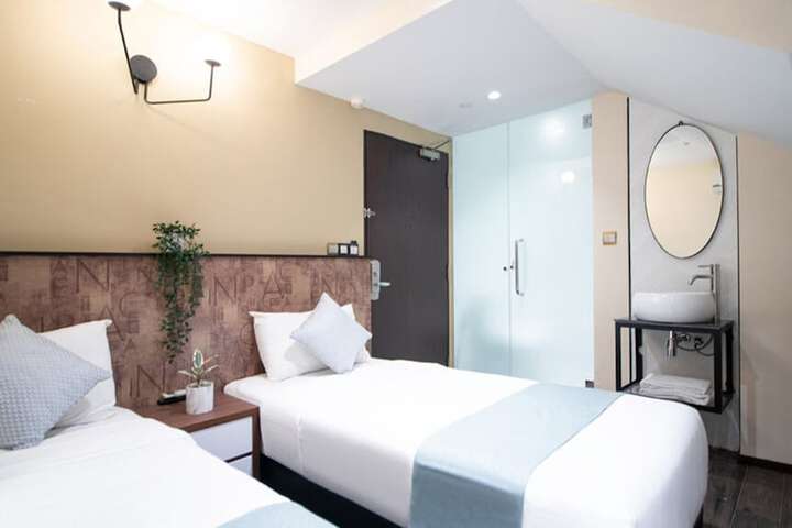 Room 4 of 61