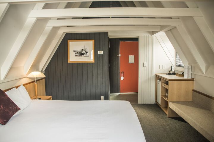 Room 6 of 61