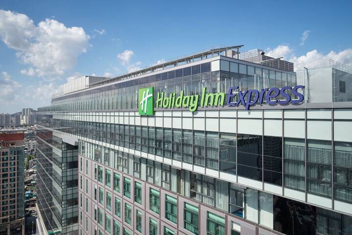 Photo of Holiday Inn Express Seoul Hongdae by IHG