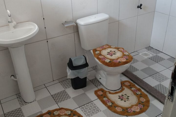 Room 8 of 9