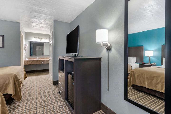 2 Queen Beds (6 of 15)