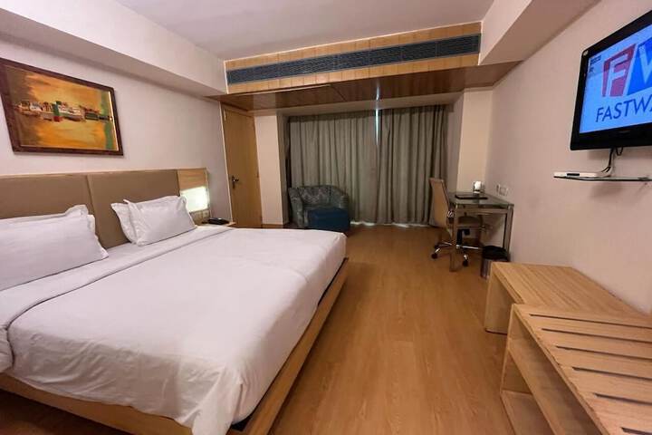 Room 10 of 32