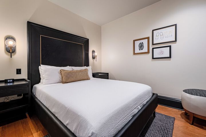 Room 108 of 341