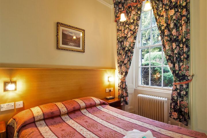 Room 6 of 77