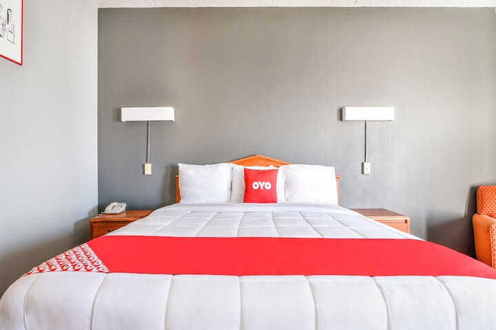 Premium King Bed (5 of 11)