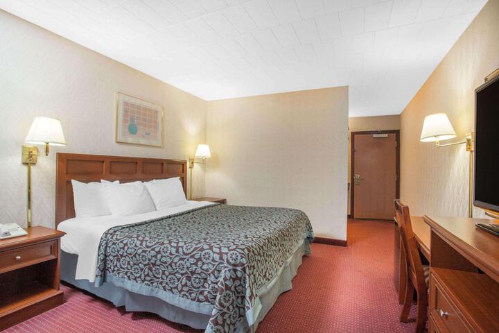 1 King Accessible Room (6 of 7)