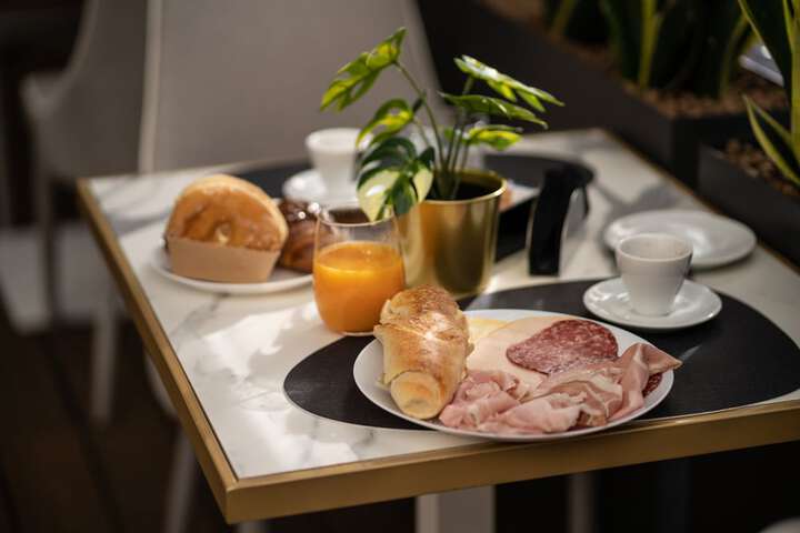Breakfast/Coffee Service 161 of 209