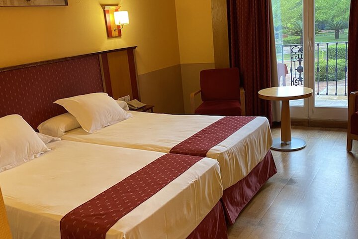 Room 16 of 34