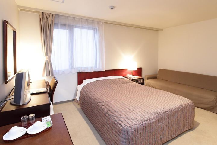 Room 16 of 30