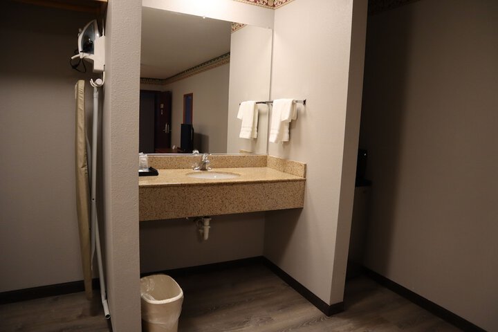 Bathroom sink