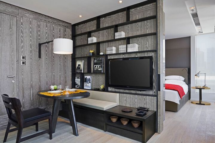 Room 6 of 32