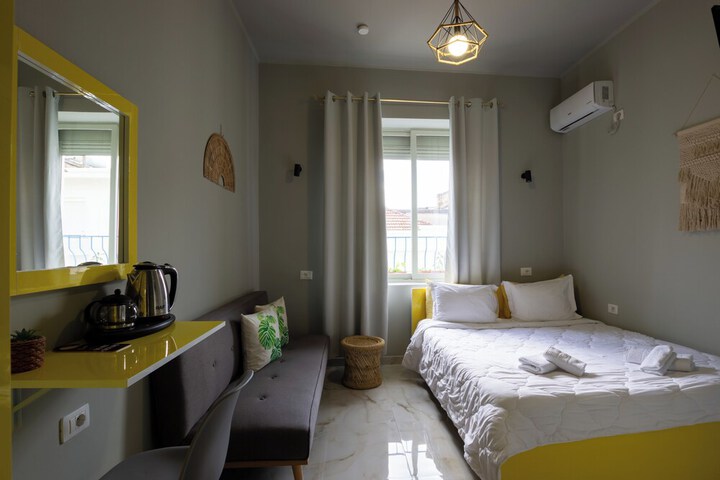 Room 10 of 90