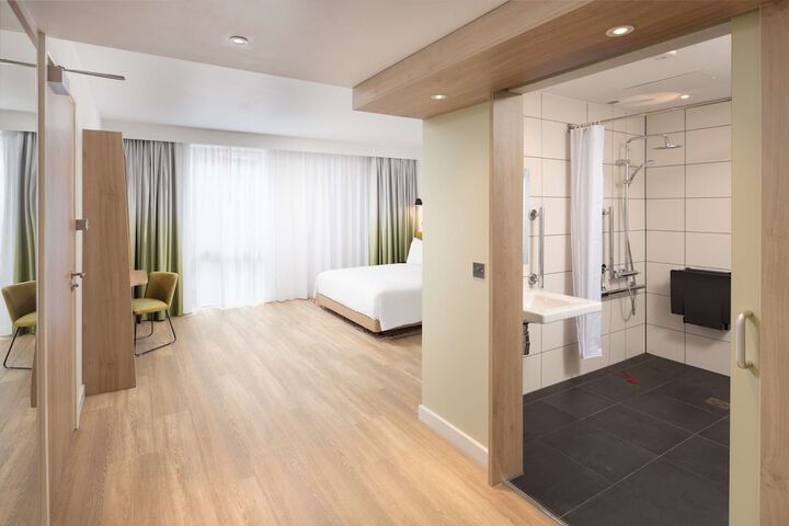 Room 26 of 41