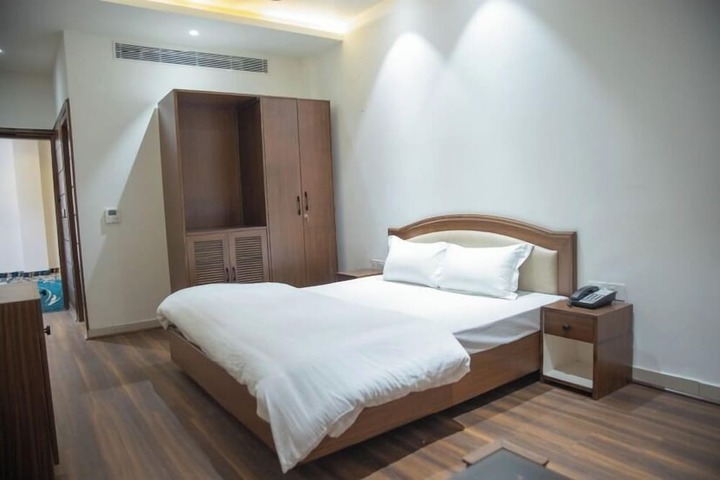 Room 11 of 29