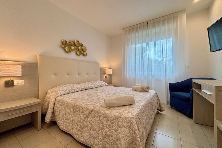 Room 2 of 58