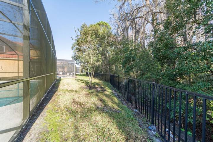 Property Grounds 37 of 45