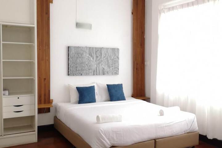 Room 6 of 43