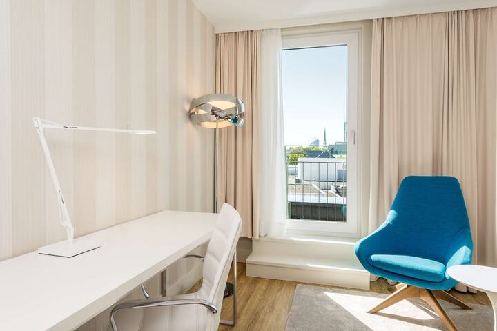 Room 21 of 36