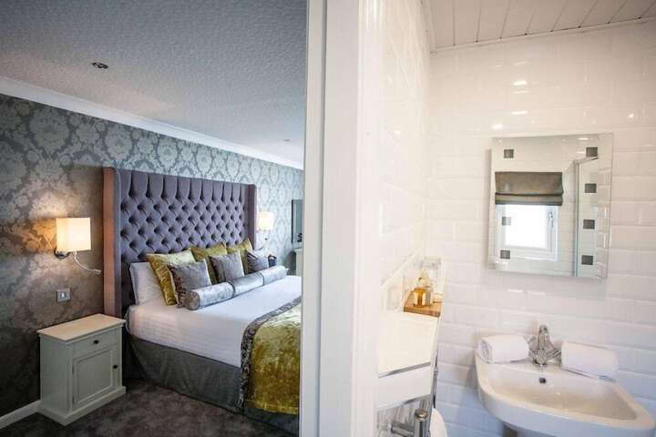 Room 52 of 66