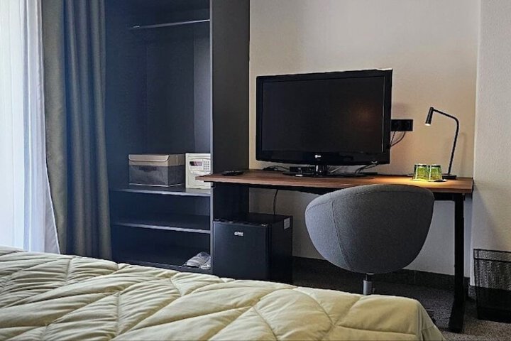 Room 45 of 90