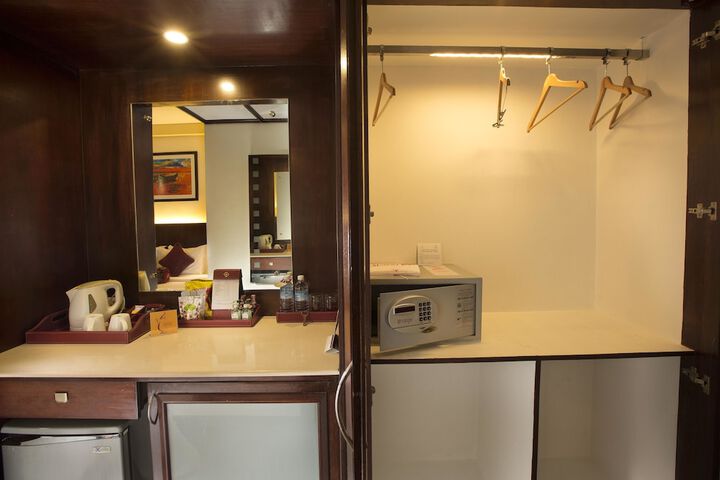 Room 10 of 43