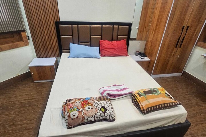 Room 7 of 25