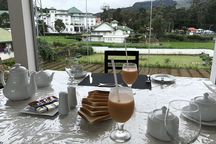 Dining 12 of 35