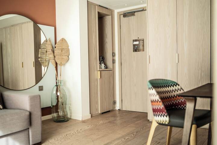 Room 44 of 170