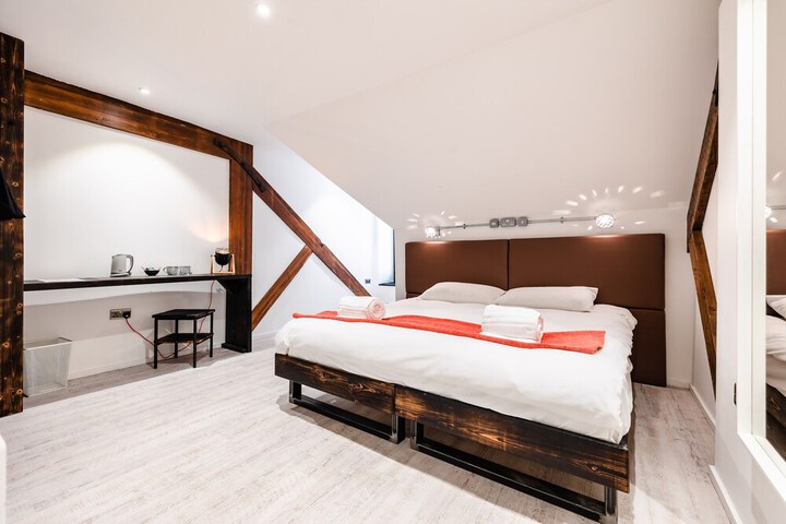 Room 12 of 35