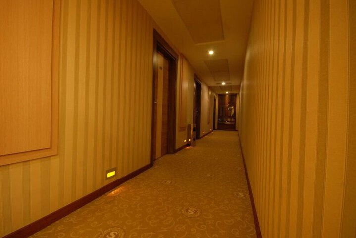 Ballroom/Hall 54 of 62