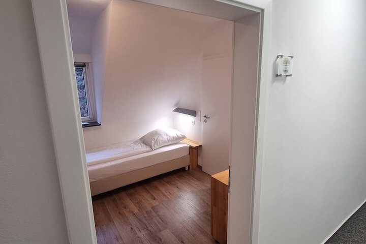 Room 5 of 13