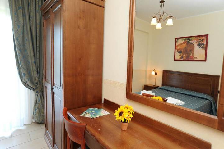 Room 10 of 52