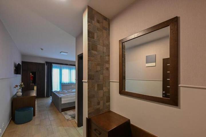 Room 4 of 42