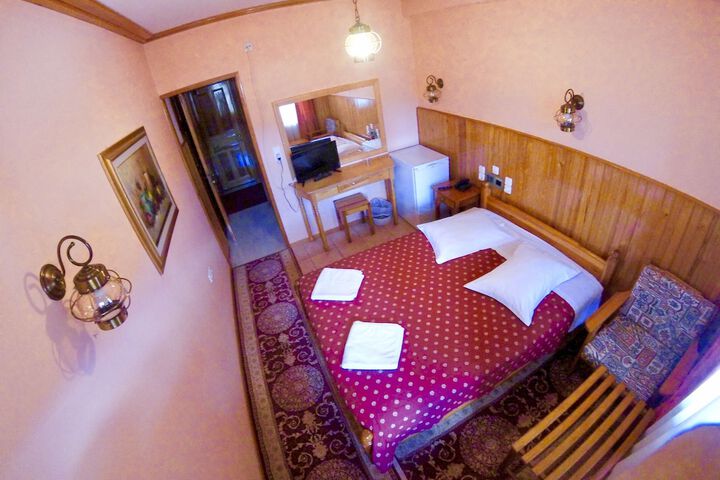 Room 6 of 38