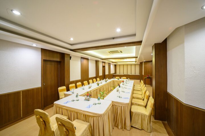 Ballroom/Hall 60 of 86