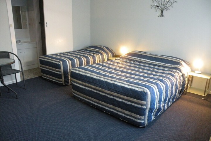 Room 2 of 38