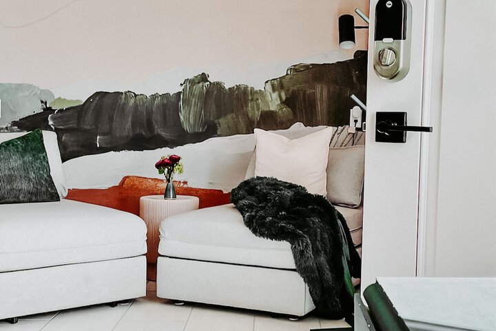 Room 73 of 230
