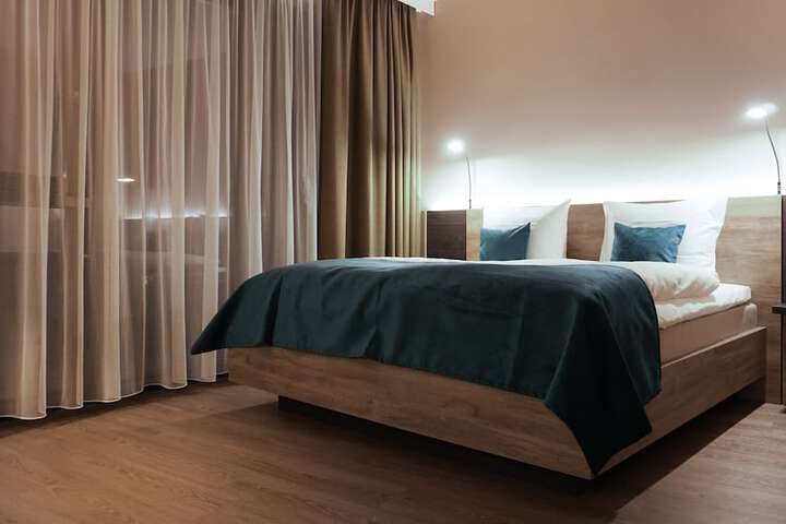 Room 5 of 37